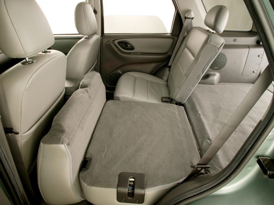 Интерьер Ford Escape Hybrid 2004 года  (фото 15 из 37)
